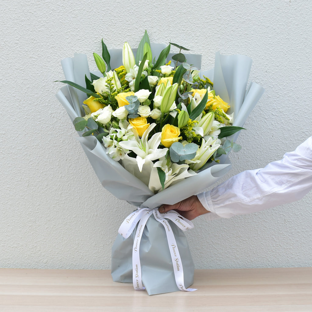 Warm Hugs and Kisses - Mixed Bouquet