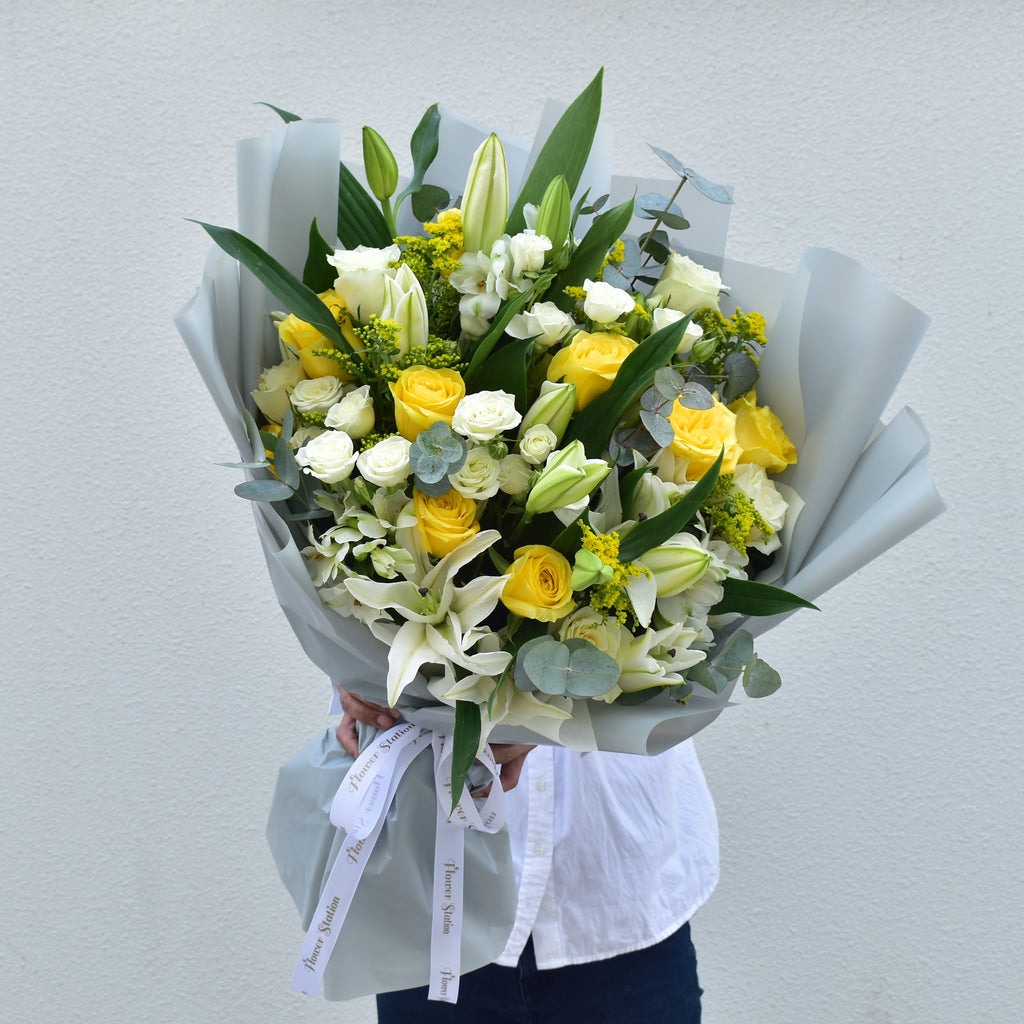 Warm Hugs and Kisses - Mixed Bouquet
