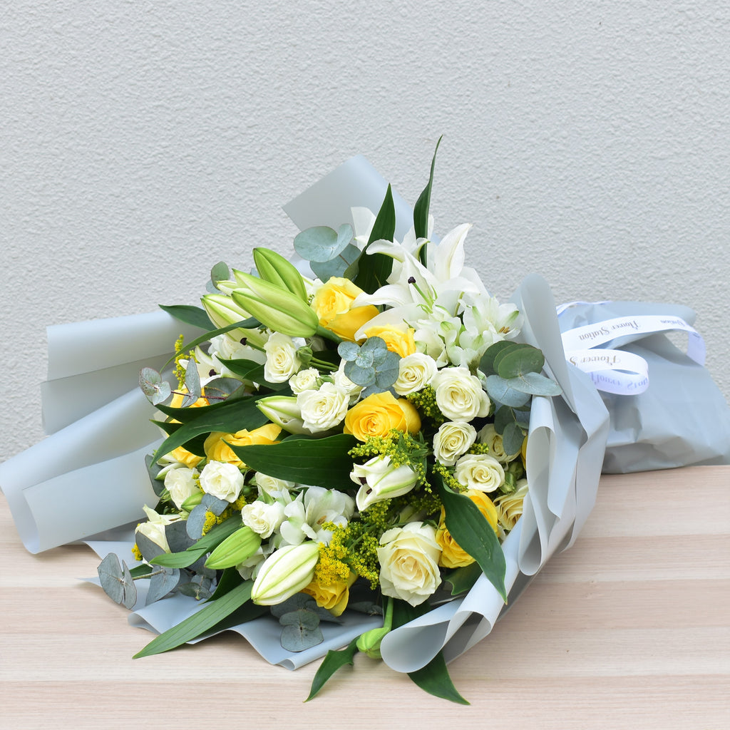 Warm Hugs and Kisses - Mixed Bouquet